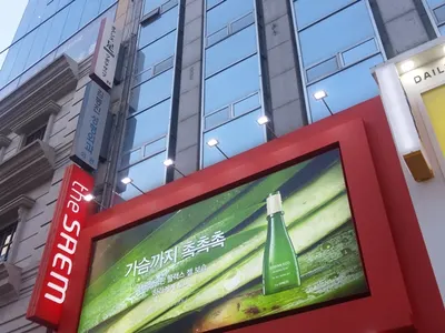 김동진성형외과의원 — 업체가 네이버 플레이스에 올린 사진 1